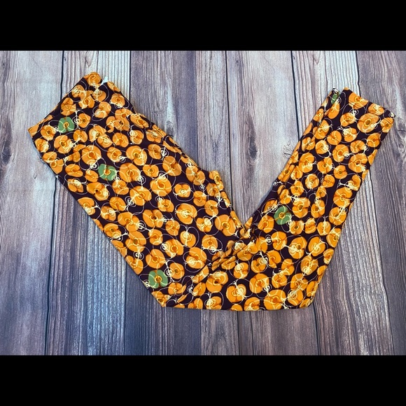 LulaRoe Dark Purple leggings. Fruit print. One size. (4) - Picture 1 of 3